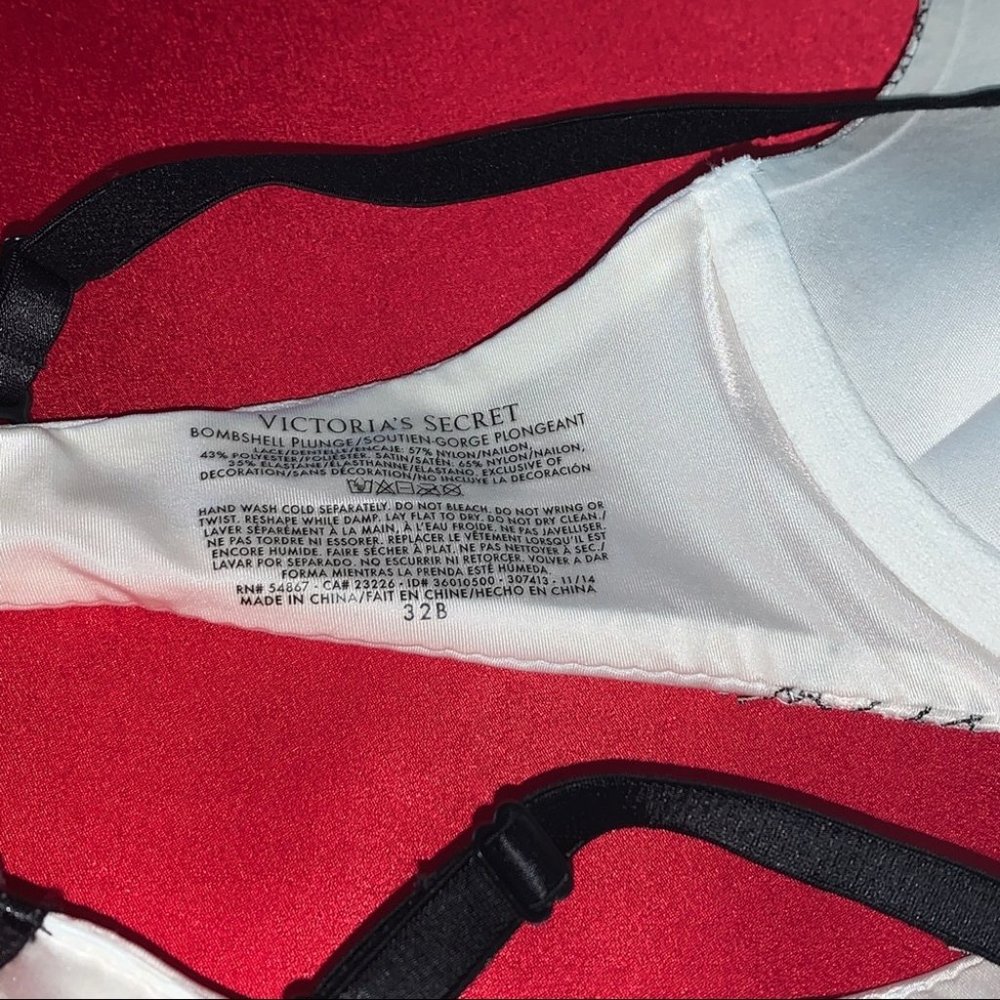 Victoria Secret Bombshell Lace Plunge Push Up Bra - Picture 9 of 11